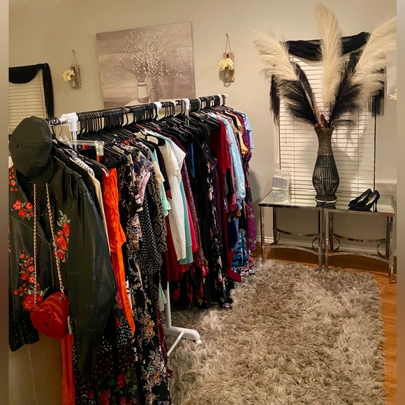 Sandra_Hadley Is Live! ❤️ Closing My Closet! Everything Must Go! - Picture 9 of 9